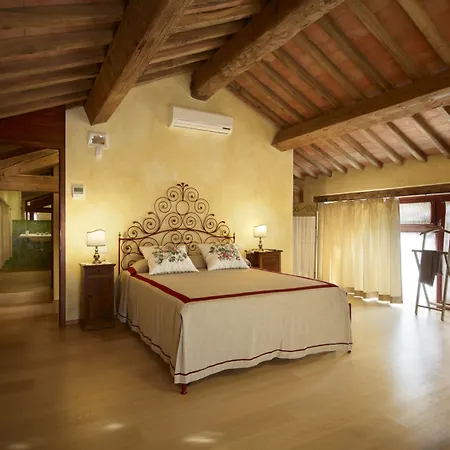 Relais Borgo Petrognano 住宿加早餐酒店 巴巴里诺瓦德尔萨